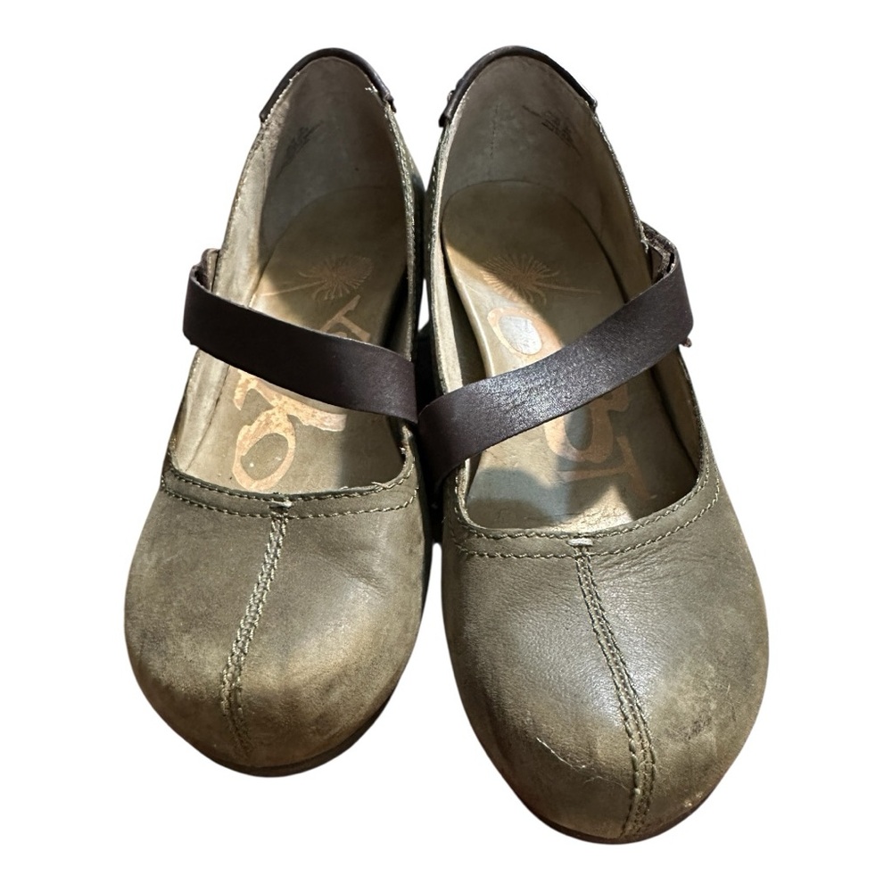 OTBT Tan Wedge has with Dark Brown Strap